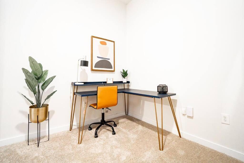 Luxury Apartment Wifi, Gym, Pool, Shops & Food! Unit 329 Charlotte Exterior photo
