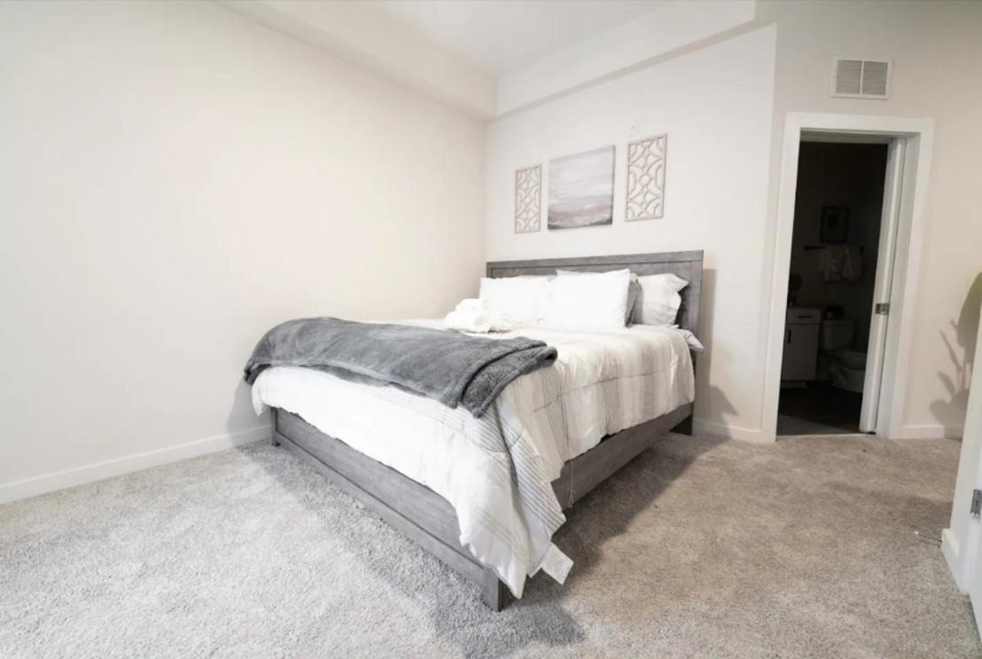 Luxury Apartment Wifi, Gym, Pool, Shops & Food! Unit 329 Charlotte Exterior photo