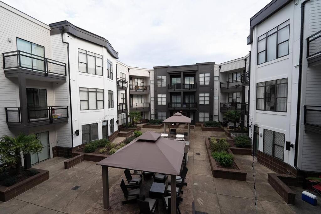 Luxury Apartment Wifi, Gym, Pool, Shops & Food! Unit 329 Charlotte Exterior photo