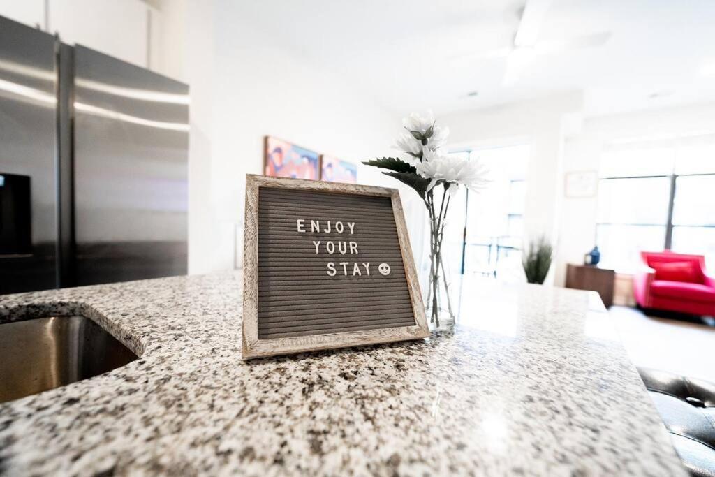 Luxury Apartment Wifi, Gym, Pool, Shops & Food! Unit 329 Charlotte Exterior photo